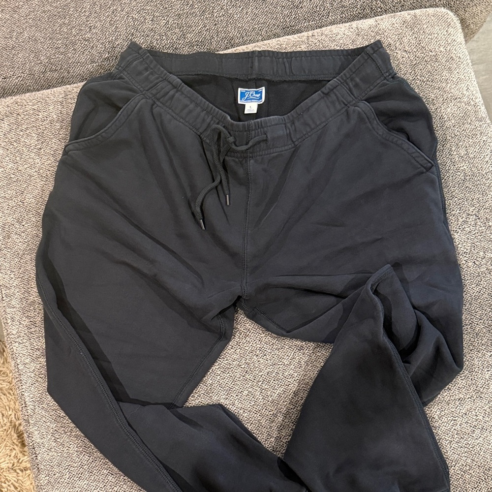 Men’s JCrew ivy/green/gray color. Cuffed bottoms, super neat look. Perfect!
